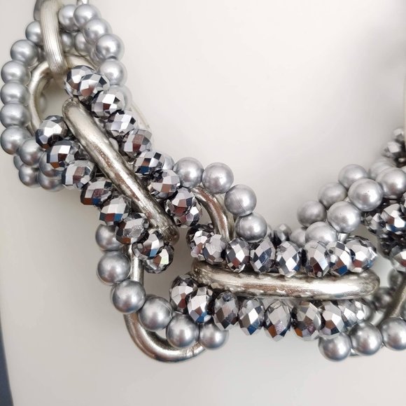 Dramatic silver link and beaded necklace - Picture 3 of 11